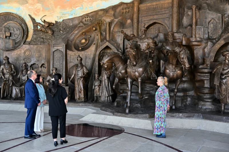 Посетители музея Амира Темура