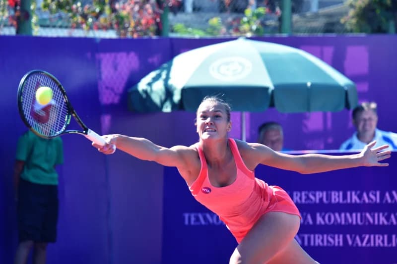 Professional tennischi to‘pni urmoqda
