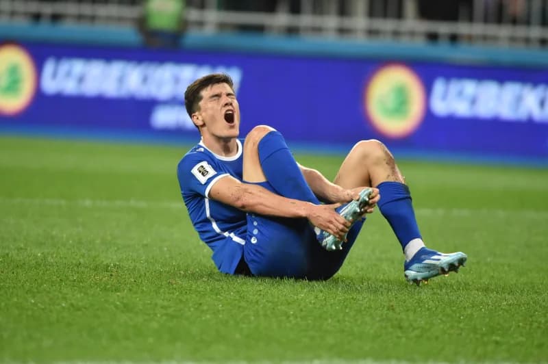 Футболист, получивший травму во время матча