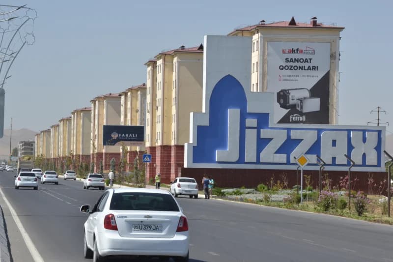 Jizzax shahriga kirish, turar joy binolari bilan