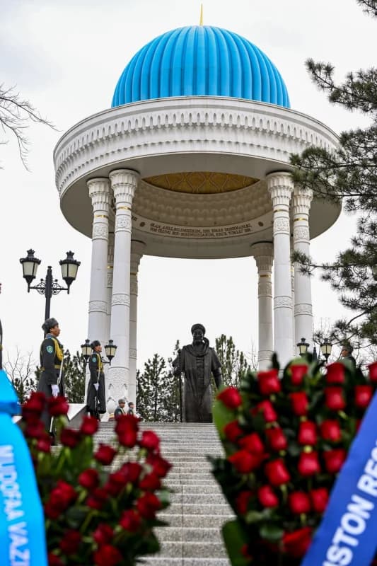 Памятник Амиру Темуру в Ташкенте