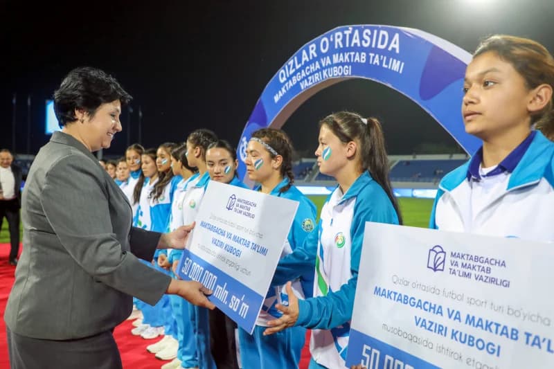 Official presents awards to athletes