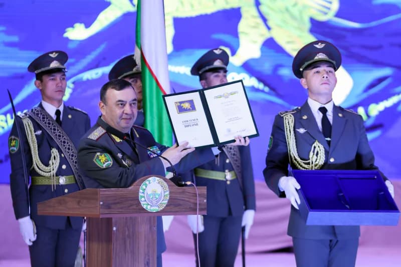Military official presents honorary diploma