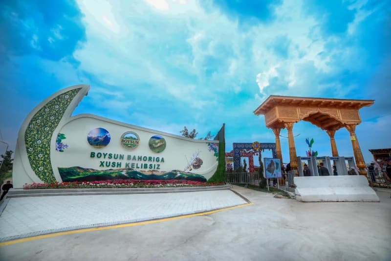 Visitors arrive at Boysun festival