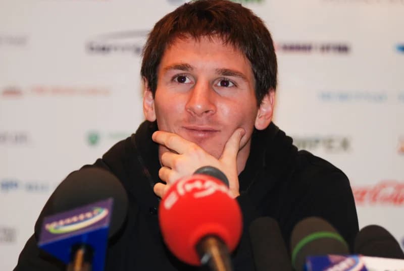 Lionel Messi matbuot anjumanida qatnashmoqda