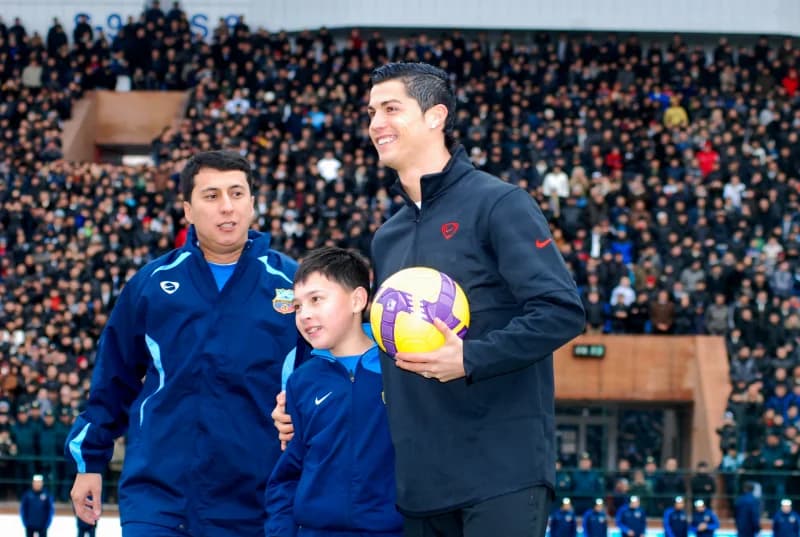 Cristiano Ronaldo visits football stadium