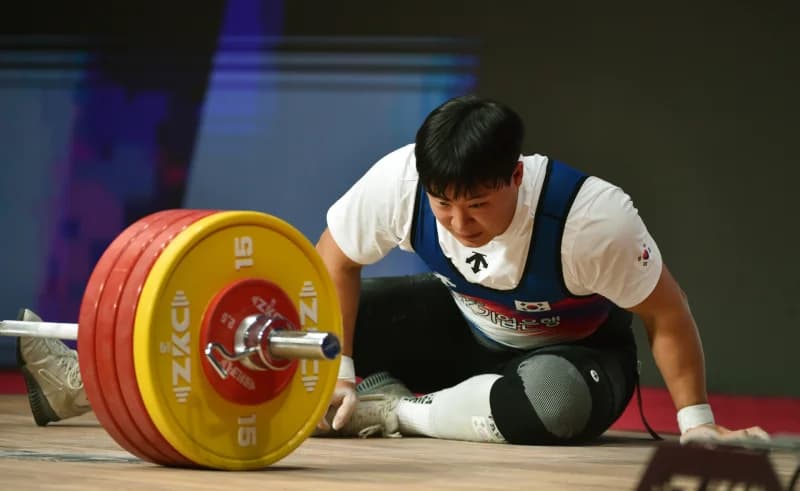 Weightlifter rests on competition floor