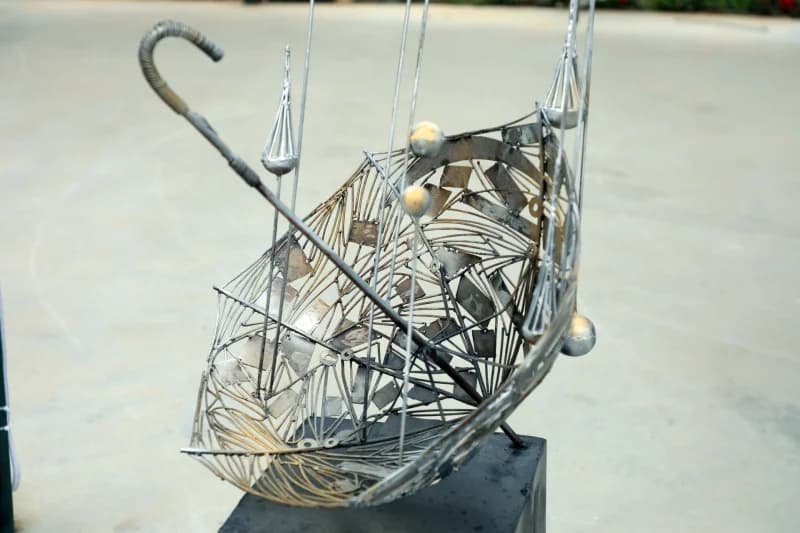 Metal sculpture depicts open umbrella