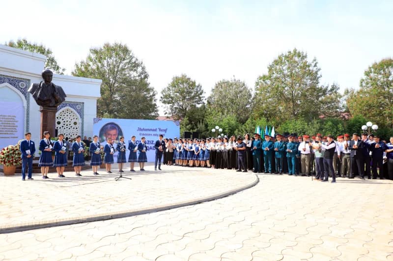 Students gather at memorial ceremony