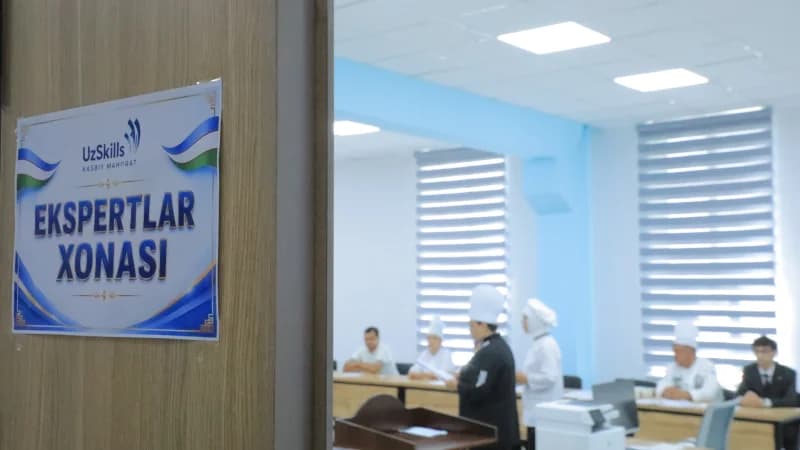 Эксперты собираются в профессиональном кабинете