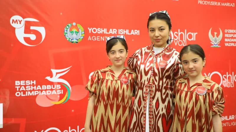 Young women wearing traditional clothing