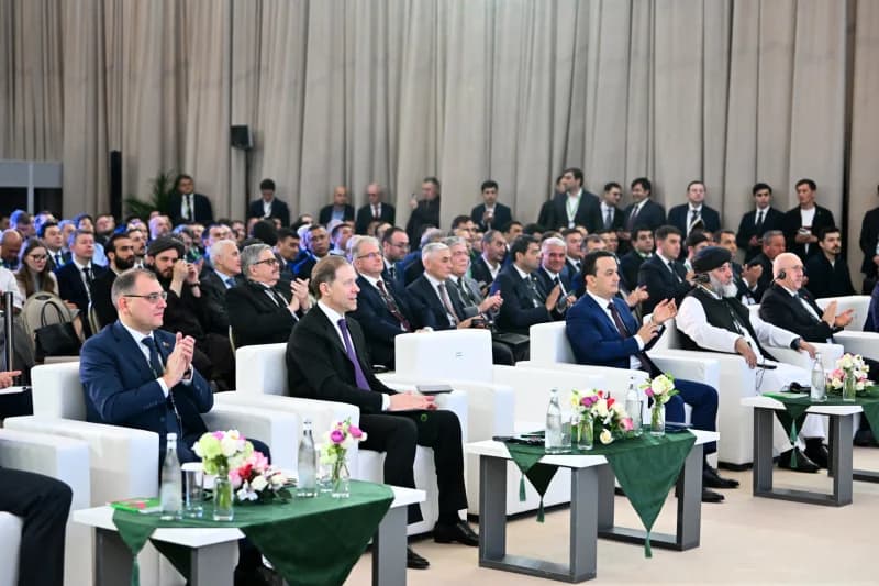 Delegatlar rasmiy konferensiyada ishtirok etishmoqda