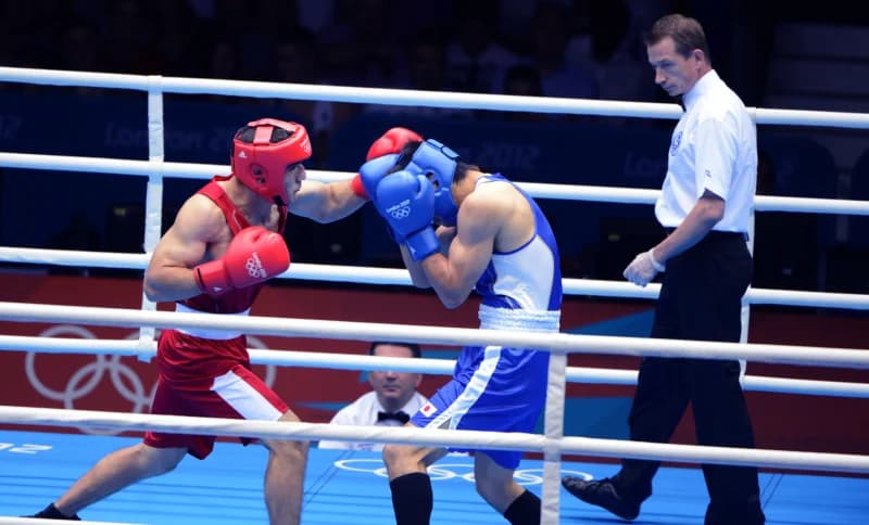 Boxers competing in Olympic ring