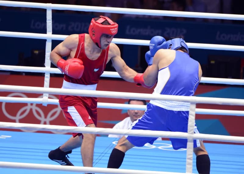 Boxers competing in Olympic ring