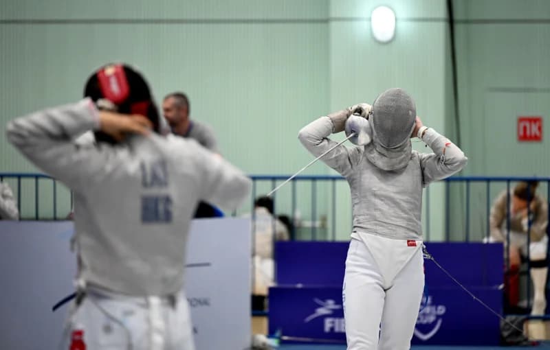fencers prepare for competitive match