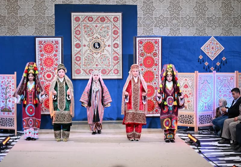 Models showcase traditional Uzbek clothing