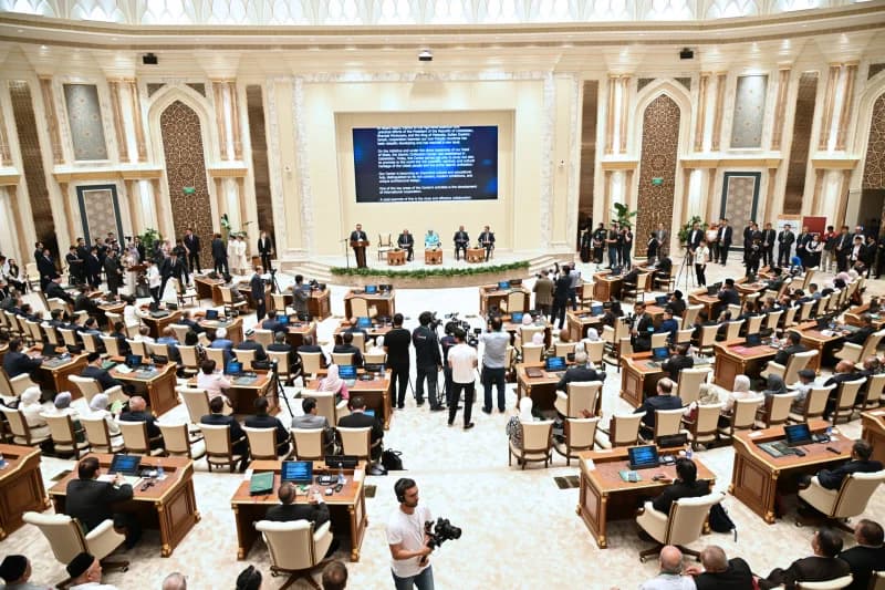 Delegates attend international conference session