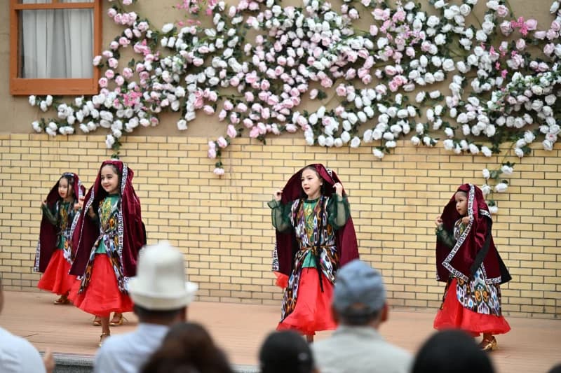 young girls performing traditional dance