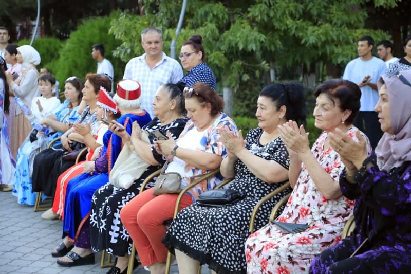 Xalqlar doʻstligi kuniga bagʻishlangan bayram tadbiri oʻtkazildi - фото 3