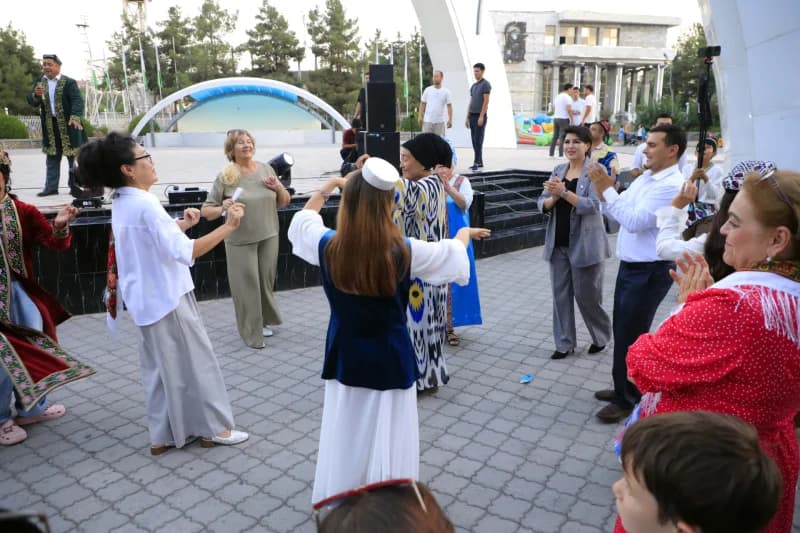 Xalqlar doʻstligi kuniga bagʻishlangan bayram tadbiri oʻtkazildi - фото 10