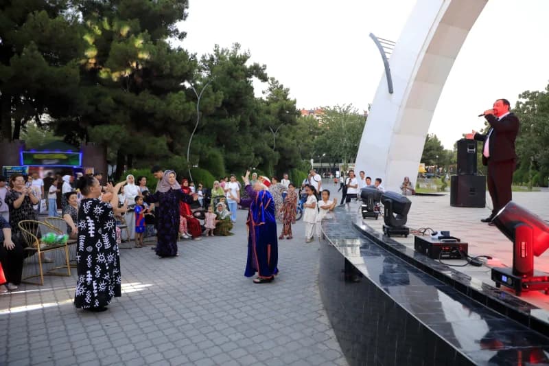 Xalqlar doʻstligi kuniga bagʻishlangan bayram tadbiri oʻtkazildi - фото 12