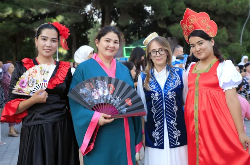 Xalqlar doʻstligi kuniga bagʻishlangan bayram tadbiri oʻtkazildi - фото 14