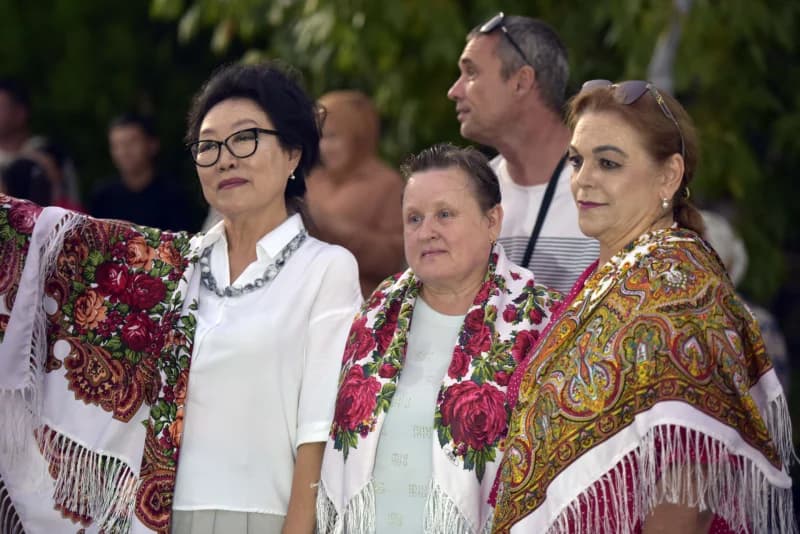 Xalqlar doʻstligi kuniga bagʻishlangan bayram tadbiri oʻtkazildi - фото 18