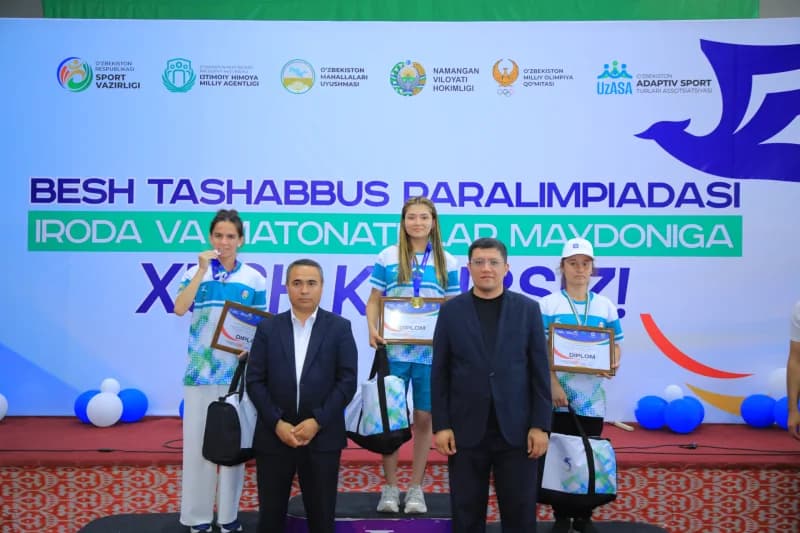 Athletes receive awards at ceremony