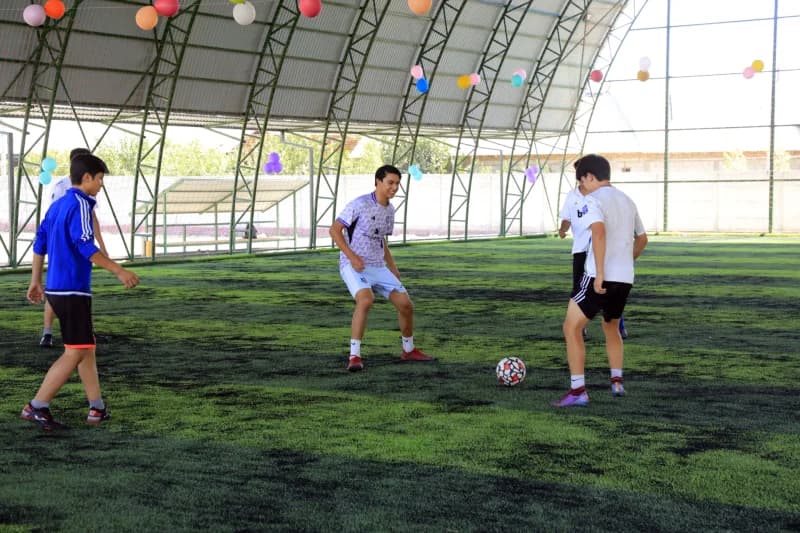 Mustahkam mahallasida zamonaviy mini stadion barpo etildi - fotosurat 5