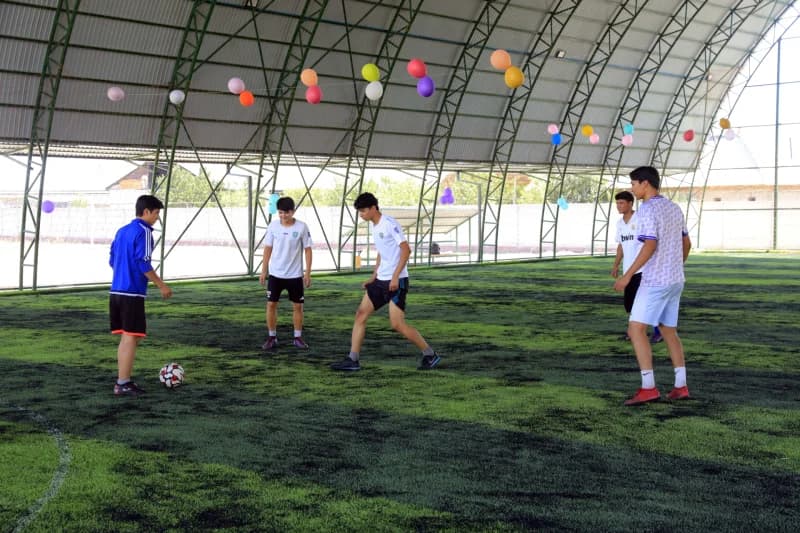 Mustahkam mahallasida zamonaviy mini stadion barpo etildi - fotosurat 10