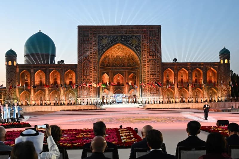 Sharq taronalari 2024
Международный музыкальный фестиваль «Шарк тароналаari» 2024 года.
