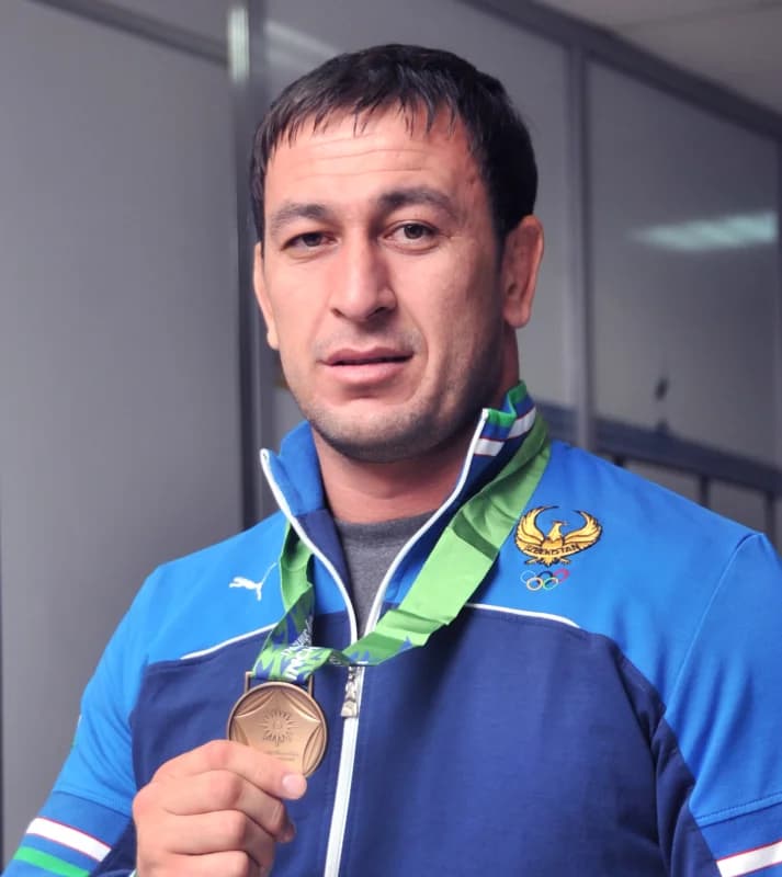 Портрет спортсмена с медалью