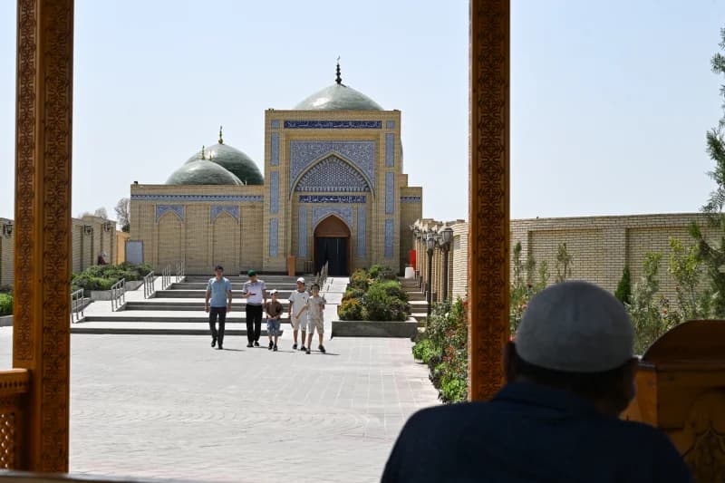 Beshmergan mahallasida joylashgan Yusuf Hamadoniy ziyoratgohi