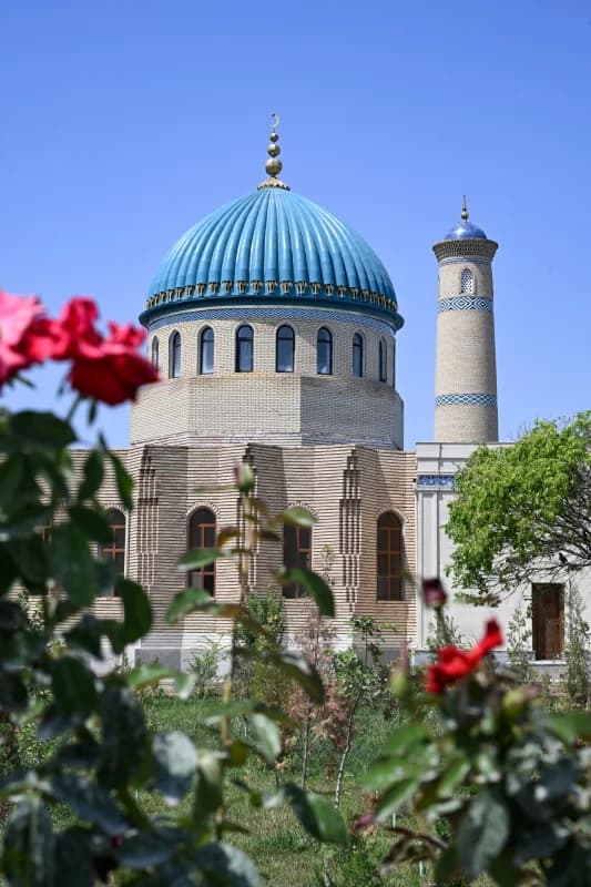 Beshmergan mahallasida joylashgan Yusuf Hamadoniy ziyoratgohi
