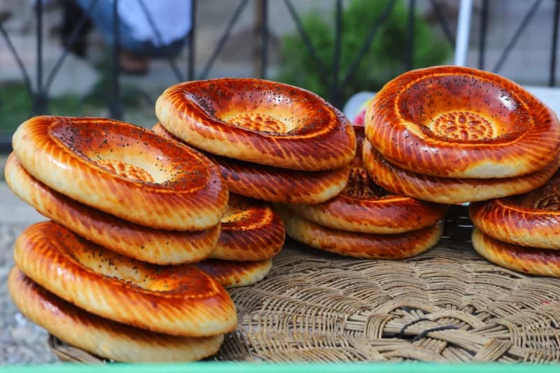 Namangan nonlari.  Non bor uyda baraka bor