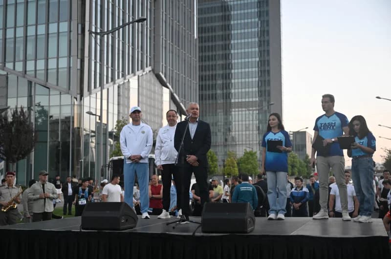 Viktor Mahmudov speaks outdoors in Tashkent