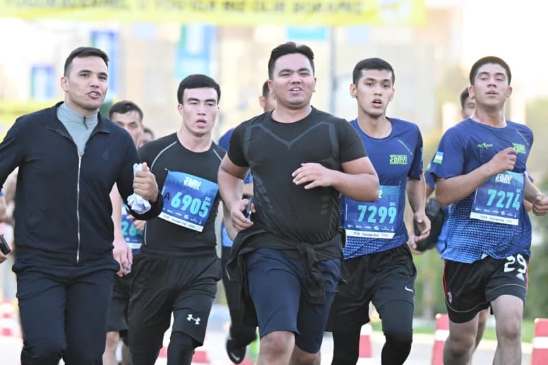People running in a sports event