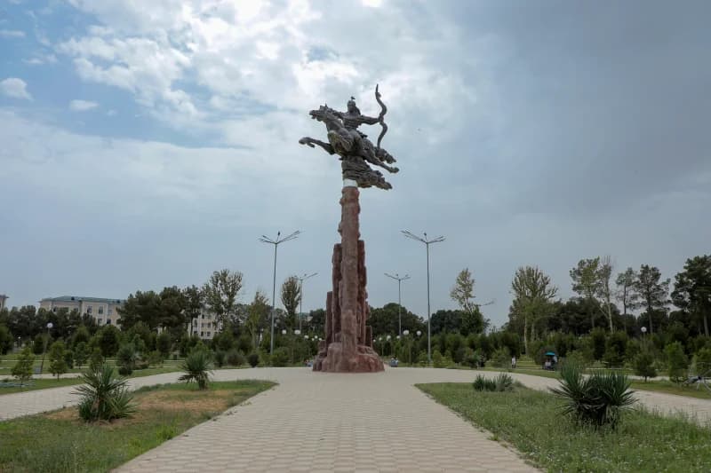 Alpomish haykali