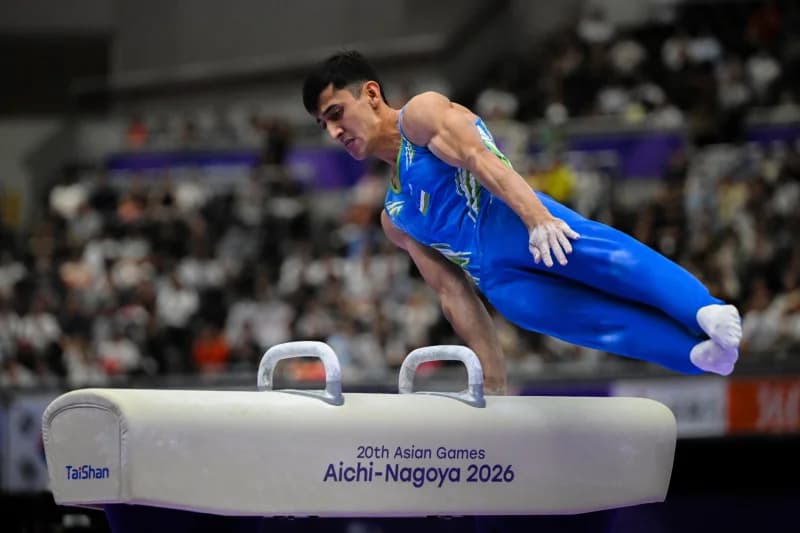 Спортсмен, выступающий на коне во время соревнований