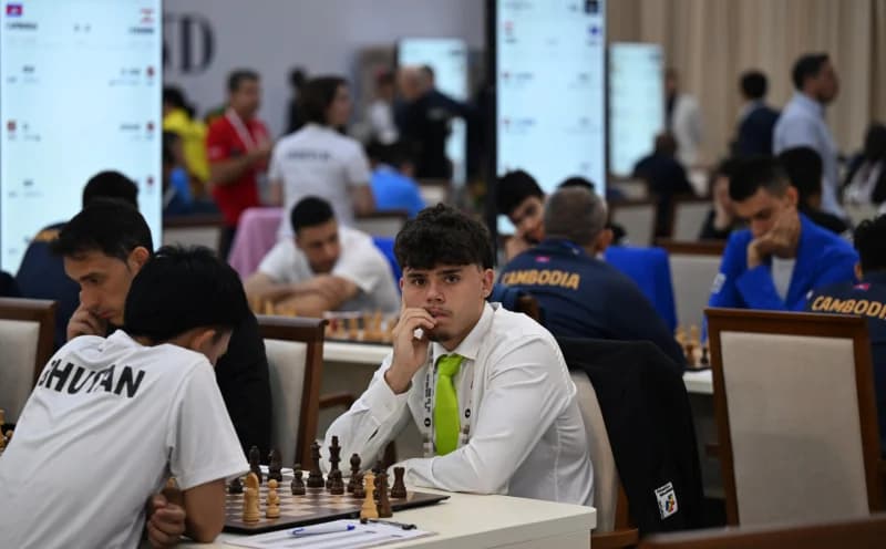 People participating in chess competition