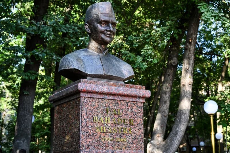 Bronze bust monument outdoors