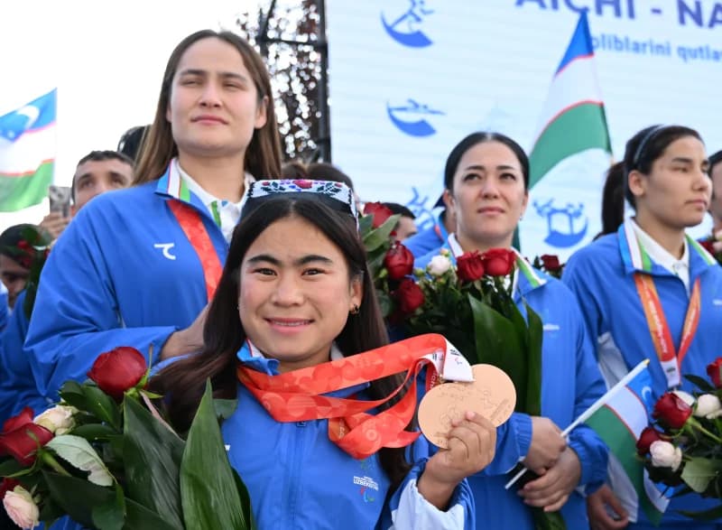 Paraosiyo o'yinlari qahramonlari tantanali kutib olindi
