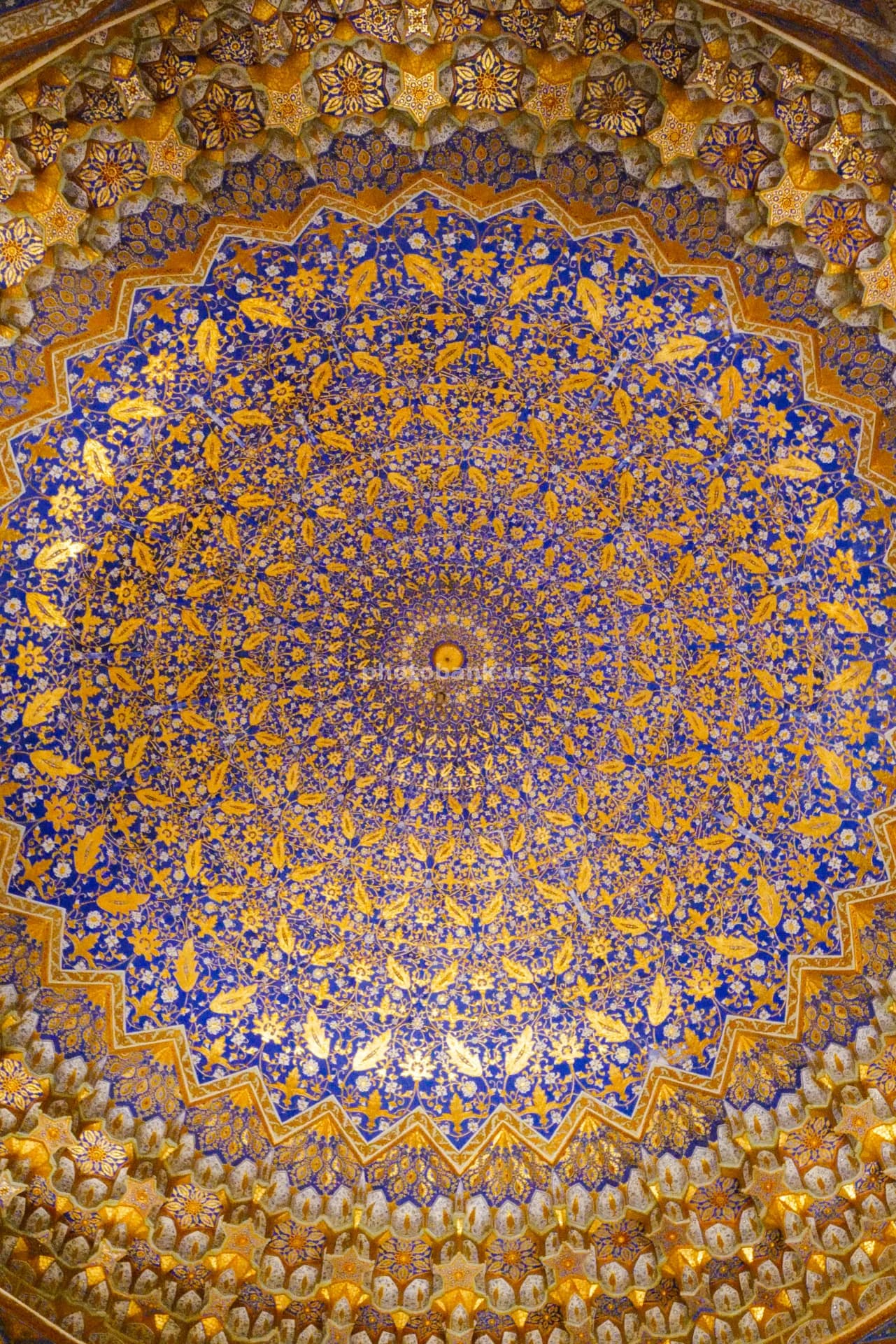 Tillaqori madrasasining murakkab oltin shifti