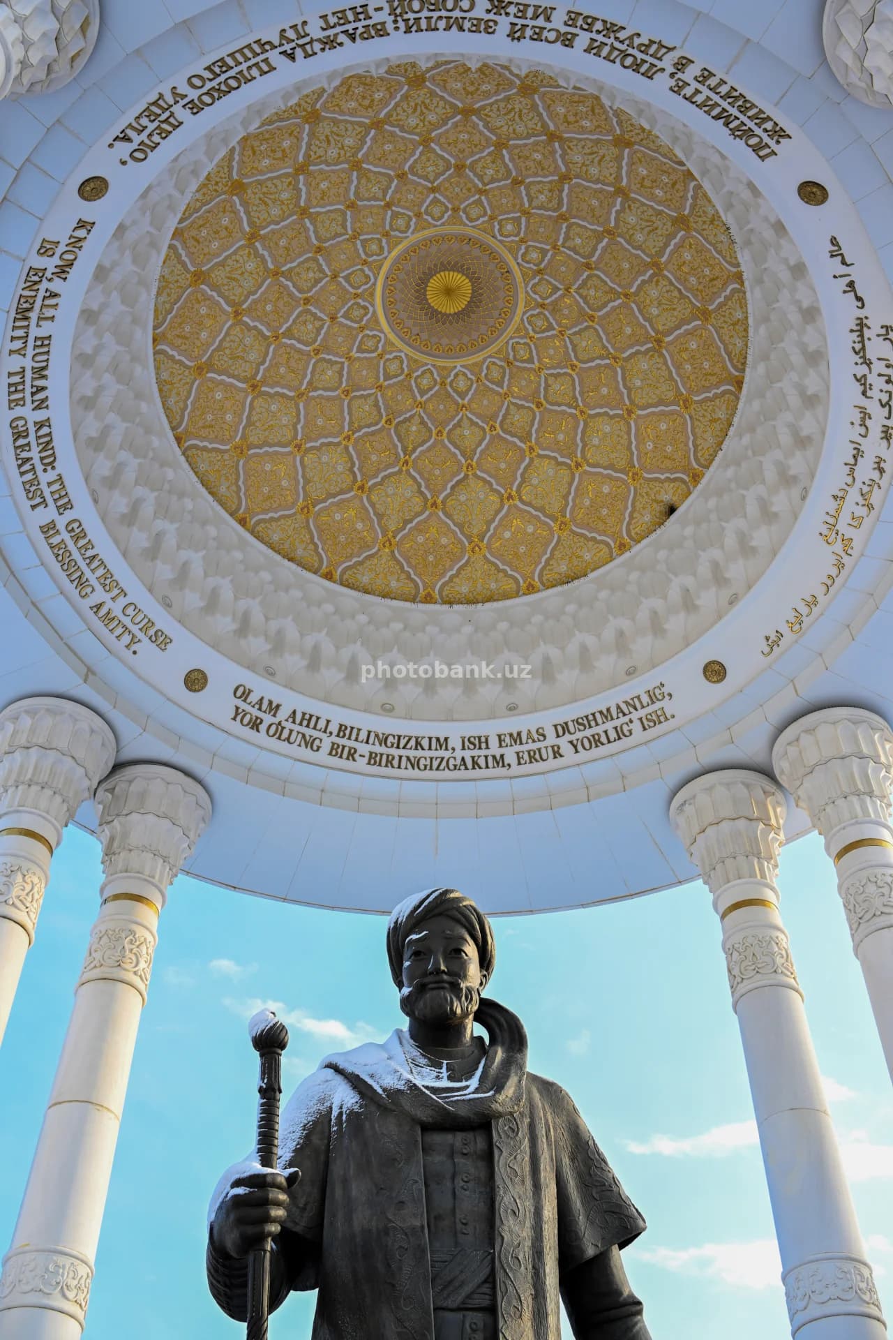 Toshkentdagi Alisher Navoiy haykali