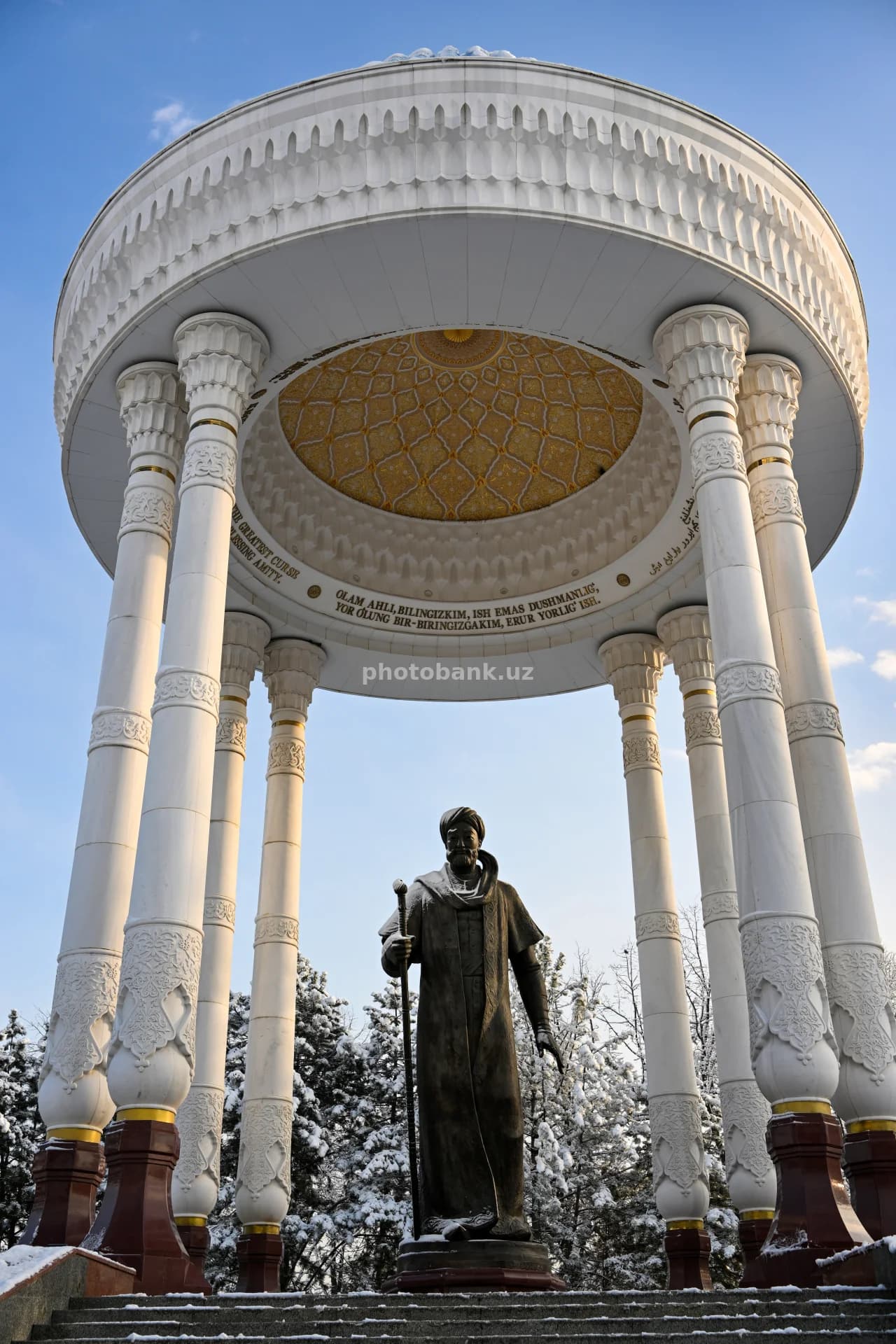 Toshkentdagi Alisher Navoiy haykali