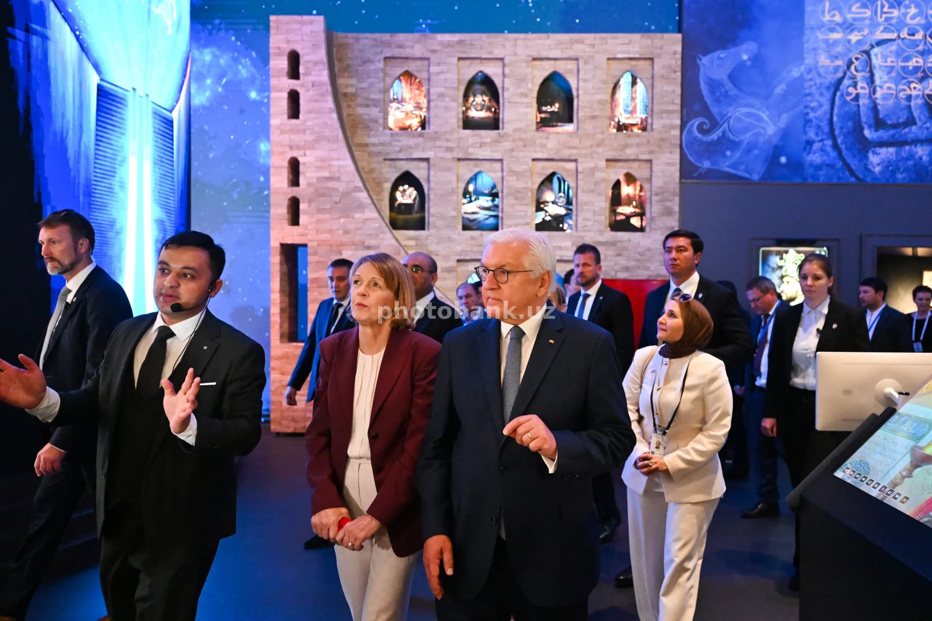 Prezident Frank-Valter Shtaynmayer muzey ko‘rgazmasi bilan tanishdi