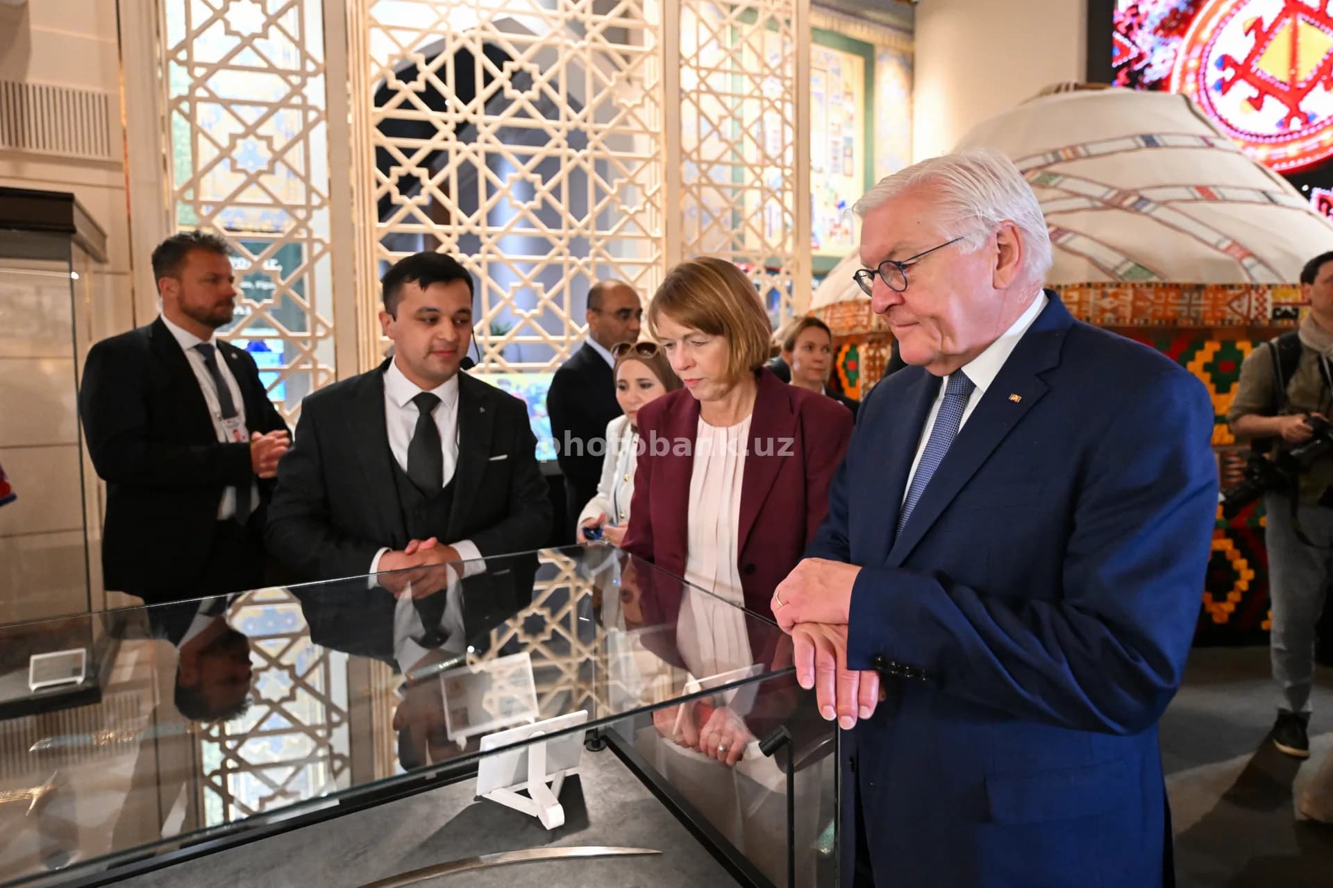 Prezident Frank-Valter Shtaynmayer muzey ko‘rgazmasi bilan tanishdi
