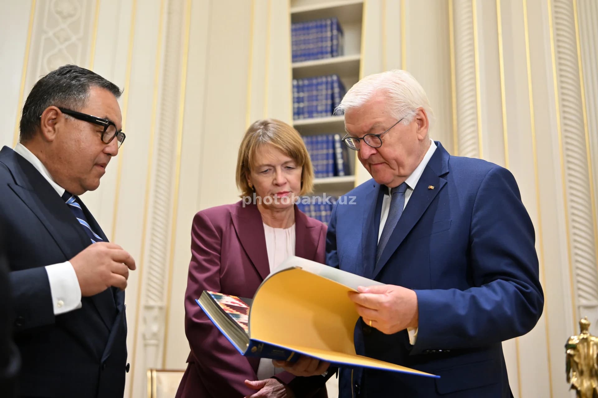 Prezident Frank-Valter Shtaynmayerning madaniy kitobga taqrizlari