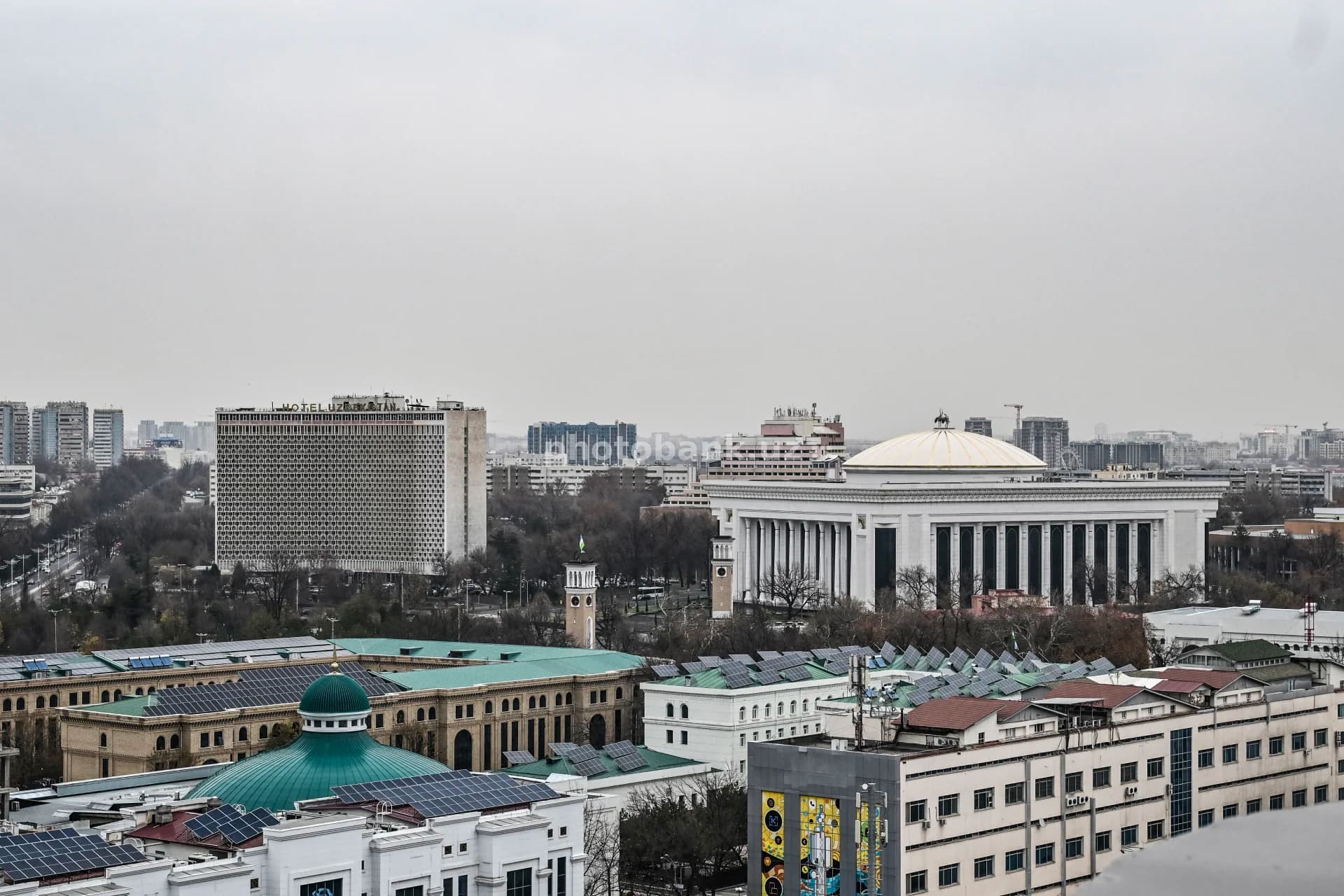 "Uzbekistan" mehmonxonasi bilan "Cityscape"