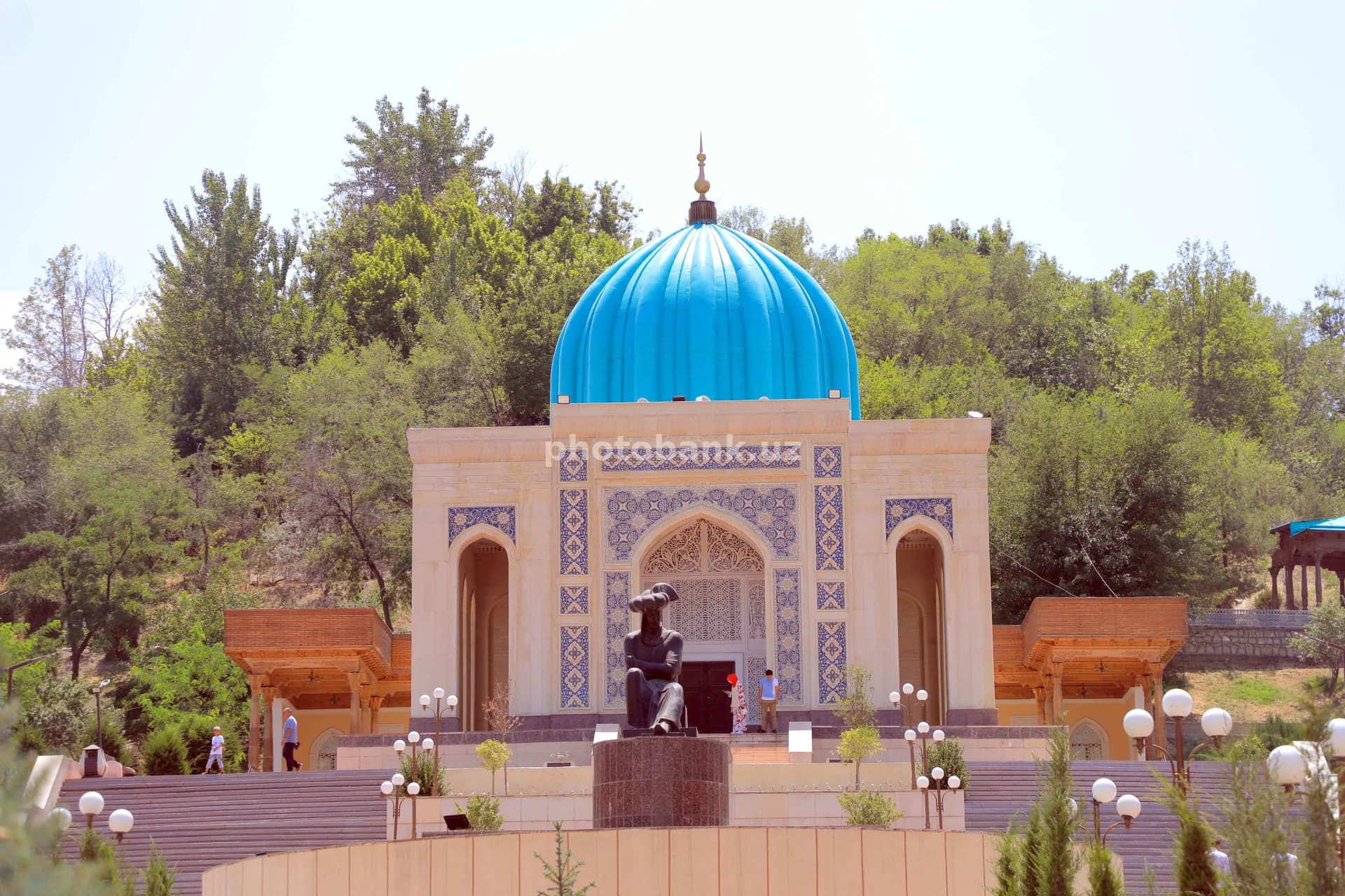 Andijondagi moviy gumbazli maqbara
